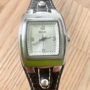 Relic ladies silver tone black leather watch NEW BATTERY